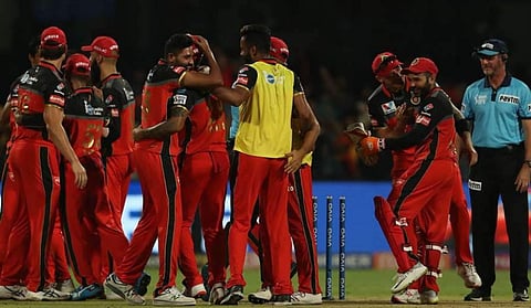 അവസാനപന്തില്‍ പാഴായ ഒറ്റയാള്‍പ്പോരാട്ടം; ധോണി പൊരുതി വീണു 