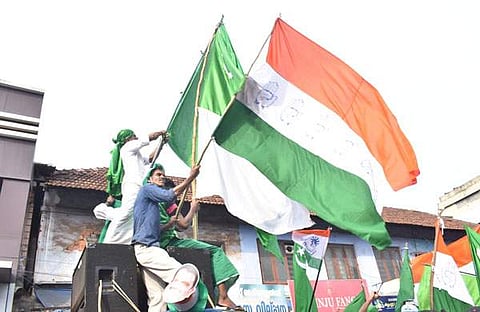 പതിനാറു സീറ്റില്‍ മികച്ച വിജയം, പത്തനംതിട്ടയും തിരുവനന്തപുരവും കടന്നുകൂടും, പാലക്കാടും ആറ്റിങ്ങലും കൈവിടും; കോണ്‍ഗ്രസ് കണക്കുകൂട്ടല്‍