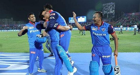 അന്ന് ചാടിവീണത് കൈഫിന് മേല്‍, ഇന്ന് പന്തിനെ എടുത്തുയര്‍ത്തി; നീ അത്ഭുതമാണെന്ന് പന്തിനോട് ഗാംഗുലി