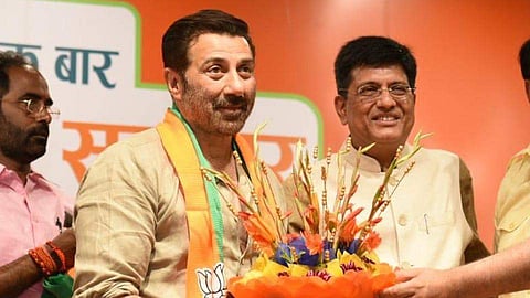 ഇത് എന്റെ പ്രതിനിധി, യോഗങ്ങളില്‍ ഇയാള്‍ പങ്കെടുക്കുമെന്ന് ബിജെപി എംപി;  വഞ്ചനയെന്ന് കോണ്‍ഗ്രസ്