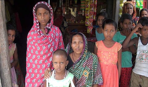 അമ്മ കുല്‍സം ബീവി ഇന്ത്യന്‍ പൗര. മൂന്ന് പെണ്‍കുട്ടികള്‍ പൗരത്വ പട്ടികയ്ക്ക് പുറത്ത്. ബംഗ്ലാദേശിലേക്ക് നാടുകടത്തുമെന്ന് ഭീഷണി