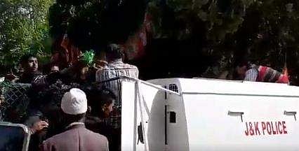 റാലിക്കിടെ ബിജെപി പ്രവർത്തകർക്ക് ഭക്ഷണം നൽകാൻ പൊലീസ് വാഹനം; വിവാ​ദം (വീഡിയോ)