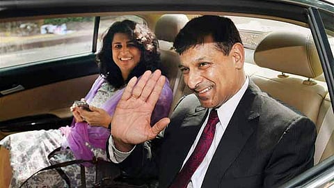 രാഷ്ട്രീയത്തില്‍ ഇറങ്ങിയാല്‍ തനിക്കൊപ്പം ജീവിക്കില്ലെന്ന് ഭാര്യയുടെ മുന്നറിയിപ്പ്; നിര്‍ദ്ദേശങ്ങള്‍ നല്‍കാമെന്ന് രഘുറാം രാജന്‍