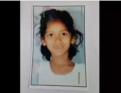 ഏഴുവയസ്സുകാരി അയൽവീട്ടിലെ കുളിമുറിയിൽ കുടുങ്ങി ; വെള്ളം മാത്രം കുടിച്ച് നാലുദിവസം ; അവിശ്വസനീയ രക്ഷപ്പെടൽ