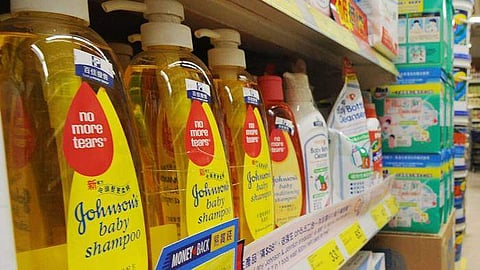 ​ഗുണ നിലവാരമില്ല; ജോൺസൺ ആൻഡ് ജോൺസൺ ബേബി ഷാംപുവിന്റെ വിൽപ്പന തടയാൻ നിർദേശം