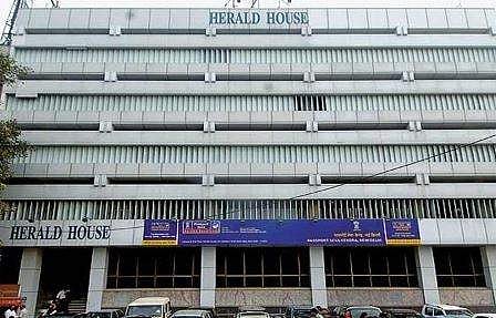 ഹെറാള്‍ഡ് ഹൗസ് ഒഴിപ്പിക്കുന്നതിന് സുപ്രിം കോടതിയുടെ സ്‌റ്റേ, കേന്ദ്രസര്‍ക്കാരിനോട് വിശദീകരണം ആവശ്യപ്പെട്ടു