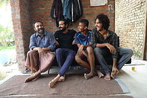 കുമ്പളങ്ങിയിലെ രാത്രികളില്‍ മീന്‍ പിടിയ്ക്കുന്നത്