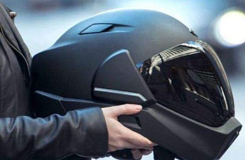 ബൈക്ക് അപകടം ഉണ്ടായാല്‍ ഇനി എമര്‍ജന്‍സി നമ്പറിലേക്ക് ഹെല്‍മെറ്റില്‍ നിന്ന് സന്ദേശമെത്തും ; 'കവചു'മായി എഞ്ചിനീയറിങ് വിദ്യാര്‍ത്ഥികള്‍