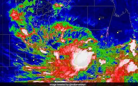 ഫാനി അതിതീവ്രമായേക്കും; മണിക്കൂറില്‍ 200 കിലോ മീറ്റര്‍ വേഗതയില്‍ കാറ്റടിച്ചേക്കുമെന്ന് മുന്നറിയിപ്പ്, ജാഗ്രതാ നിര്‍ദ്ദേശം