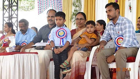 നഴ്‌സസ് ദിനത്തില്‍ ലിനി സിസ്റ്റര്‍ക്ക് ആദരം: ശ്രവണസഹായി കളഞ്ഞ് പോയ ആറ് വയസുകാരനും സര്‍ക്കാര്‍ സഹായം