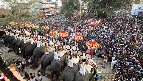 നിറ ലഹരിയായി കുടമാറ്റം; പൂര വിസ്മയത്തില്‍ ഇളകിമറിഞ്ഞ് തൃശ്ശൂര്‍