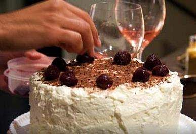 പൊതുസ്ഥലങ്ങളിലെ ജന്മദിനാഘോഷങ്ങള്‍ നിരോധിച്ച് സൂററ്റ്; നീക്കം ആഘോഷങ്ങള്‍ പരിധി വിടുന്നതോടെ