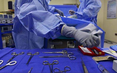 ചികിത്സയ്ക്കിടെ 'വായ് പൊട്ടിത്തെറിച്ചു'; സ്ത്രീക്ക് അസാധാരണ മരണം