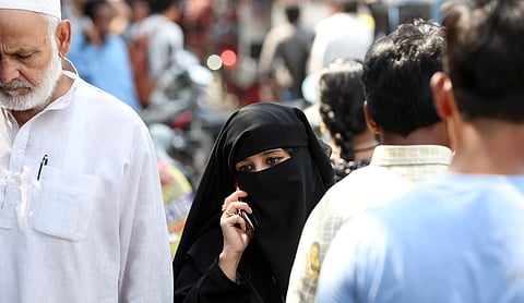 മൂടുപടമണിയുന്ന മനുഷ്യസ്വാതന്ത്ര്യം 