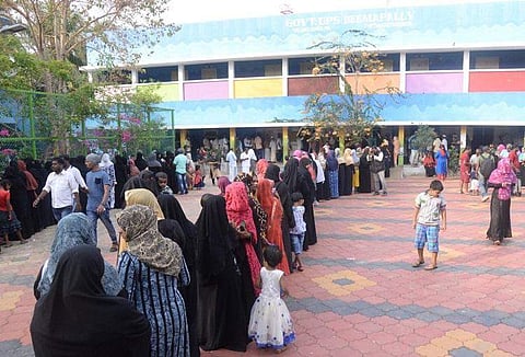 റീപോളിങില്‍ മുഖാവരണം ധരിച്ചെത്തുന്നവര്‍ക്ക് പരിശോധന ; വോട്ടുചെയ്യാന്‍ തിരിച്ചറിയല്‍ കാര്‍ഡ് നിര്‍ബന്ധമെന്നും കാസര്‍കോട് ജില്ലാ കളക്ടര്‍