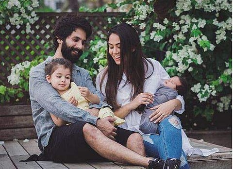 'അത് കണ്ടാല്‍ രണ്ട് അച്ഛന്മാരുണ്ടെന്ന് അവര്‍ക്ക് തോന്നിയാലോ?', മക്കളെ ലണ്ടനിലേക്ക് ഒപ്പം കൂട്ടുന്നില്ലെന്ന് ഷാഹിദ് 