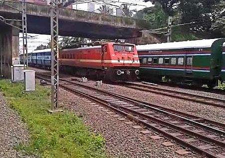 യാത്രക്കാരുടെ ശ്രദ്ധയ്ക്ക് ; തിരുവനന്തപുരത്ത് നിന്നുള്ള ട്രെയിനുകള്‍ വൈകുന്നു