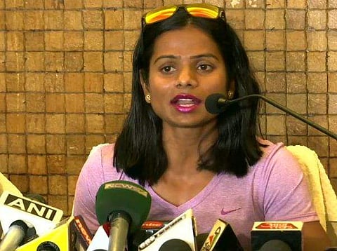 സഹോദരി ബ്ലാക്ക്‌മെയില്‍ ചെയ്തു, സ്വവര്‍ഗാനുരാഗിയെന്ന് പുറത്ത് പറയാതിരിക്കാന്‍ 25 ലക്ഷം രൂപ ആവശ്യപ്പെട്ടു; കുടുംബം ചെലുത്തുന്ന സമ്മര്‍ദ്ദം വിലപ്പോവില്ലെന്ന് ദ്യുതി ചന്ദ്