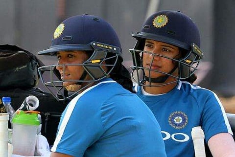 മണിക്കൂറുകളോളം പ്രേതം തടഞ്ഞുവെച്ചു, പേടിച്ചിട്ട് ഒരുമിച്ചാണ് കിടന്നത്; ഹോട്ടലിലെ പ്രേത സാന്നിധ്യത്തെ കുറിച്ച് പറഞ്ഞ് മന്ദാനയും കൗറും