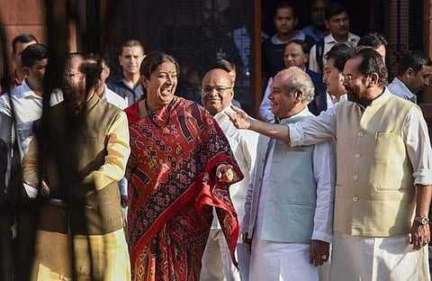 പകുതി മന്ത്രിമാര്‍ പുതുമുഖങ്ങള്‍, വകുപ്പുകള്‍ ലയിപ്പിക്കാനും നീക്കം; സര്‍ക്കാര്‍ രൂപീകരണ ചര്‍ച്ചകള്‍ മുറുകുന്നു