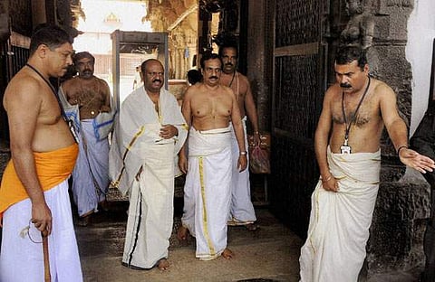 സിവി ആനന്ദബോസ് ശ്രീപദ്മനാഭ സ്വാമി ക്ഷേത്രത്തില്‍ (ഫയല്‍ ചിത്രം)