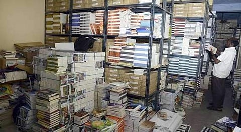 അച്ചടിപ്പിശകിൽ വലഞ്ഞ് എസ് സി ഇ ആർടി ; പാഠ പുസ്തകങ്ങളിലെ തെറ്റ് തിരുത്താൻ അധ്യാപകർക്ക് നിർദ്ദേശം