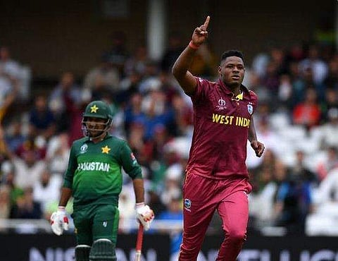 വിൻഡീസ് പേസിൽ മുട്ടുവിറച്ച് പാക്കിസ്ഥാൻ; ബാറ്റിങ് നിര തകർന്നു; 100 കടക്കുമോ?