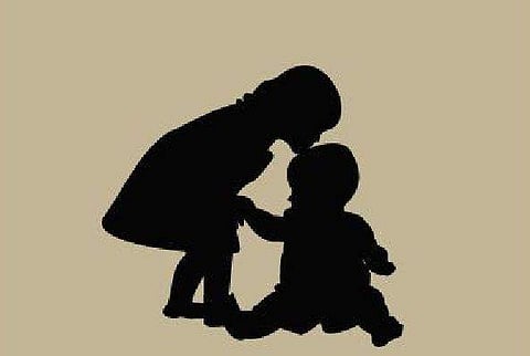 അമ്മയെ കൊന്ന് അച്ഛന്‍ ആത്മഹത്യ ചെയ്തു; രണ്ടുമാസം പ്രായമുളള കുഞ്ഞനിയന് മൂന്നുവയസ്സുകാരി കാവലിരുന്നത് ദിവസങ്ങളോളം, അതിജീവനം