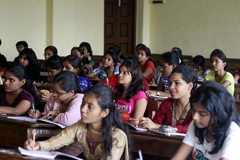 വനിത ഹോസ്റ്റലുകളില്‍ ഇനി കൂടുതല്‍ സ്വാതന്ത്യം; നിയന്ത്രണങ്ങളില്‍ ഇളവു വരുത്താന്‍ സര്‍ക്കാര്‍