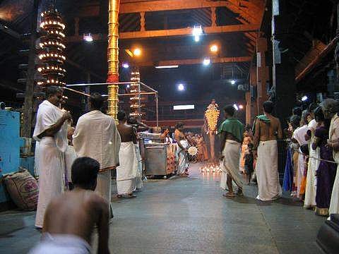 ദേവചൈതന്യ ലോപത്തിന് ഇടയാക്കും ; ഷർട്ട് ധരിച്ച് ക്ഷേത്രപ്രവേശനം അനുവദിക്കാനാവില്ലെന്ന് തന്ത്രിസമാജം 
