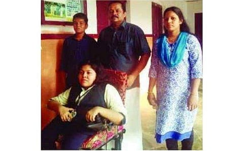 ഈ വിജയത്തിന്‌ മാറ്റ് കൂടുതലാണ്; വീല്‍ചെയറില്‍ ഇരുന്ന് സാന്ദ്ര എഴുതി നേടിയത് ഫുള്‍ എ പ്ലസ്‌