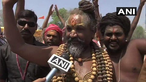 കോണ്‍ഗ്രസിനായി വര്‍ഗീയ വികാരം ആളിക്കത്തിച്ചു; കമ്പ്യൂട്ടര്‍ ബാബയ്ക്ക് നോട്ടീസ്; 24 മണിക്കൂറിനകം മറുപടി നല്‍കണം