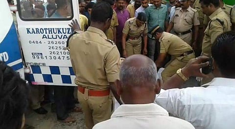 ആലുവയിൽ ബസിടിച്ച് വൃദ്ധ മരിച്ചു