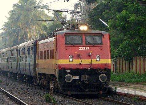 അമൃതയും രാജ്യറാണിയും ഇനി രണ്ടുവഴിക്ക്; തൃശൂരിനും ഒറ്റപ്പാലത്തിനുമിടയിൽ രണ്ടുമണിക്കൂർ പിടിച്ചിടും; ആശങ്കയിൽ യാത്രക്കാർ 