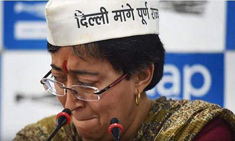 'ഗംഭീര്‍ ഈ നിലയില്‍ തരംതാഴുമെന്ന് കരുതിയില്ല'; വാര്‍ത്താ സമ്മേളനത്തിനിടെ പൊട്ടിക്കരഞ്ഞ് എഎപി സ്ഥാനാര്‍ത്ഥി( വീഡിയോ) 