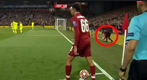 പന്ത്രണ്ടാമന്‍ ദാ ഈ വട്ടത്തിനുള്ളിലുണ്ടായി, ബാഴ്‌സയുടെ മേല്‍ ആണിയടിച്ച ആ നാലാം ഗോളിന് വഴിമരുന്നിട്ട ബോള്‍ ബോയ്‌