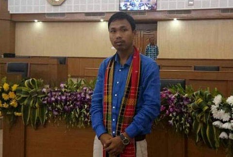 ബലാത്സംഗം ചെയ്ത ആദിവാസി പെണ്‍കുട്ടിയെ വിവാഹം ചെയ്ത് ബിജെപി സഖ്യകക്ഷി എംഎല്‍എ; കേസില്‍ നിന്ന് തടിയൂരി