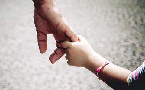 'എനിക്കും ഒരു മകളുണ്ട്'; ബസ് തെറ്റി കയറിയ ഏഴാം ക്ലാസ്സുകാരിയെ സുരക്ഷിതയായി അച്ഛനരികില്‍ എത്തിച്ച് കണ്ടക്ടര്‍, വൈറലായി കുറിപ്പ്‌ 