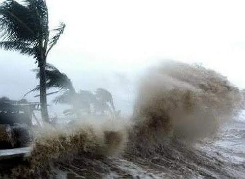 വായു ചുഴലിക്കാറ്റ്; സംസ്ഥാനത്ത് കനത്ത മഴയ്ക്കും കാറ്റിനും സാധ്യത, കടല്‍ക്ഷോഭം രൂക്ഷമാവും