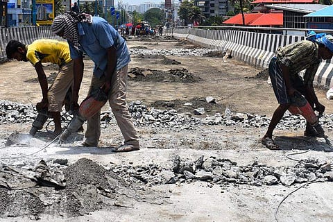 പാലാരിവട്ടം മേൽപ്പാലം അഴിമതി; നിർമാണ കമ്പനിയിൽ വിജിലൻസ് റെയ്ഡ്; രേഖകൾ പിടിച്ചെടുത്തു
