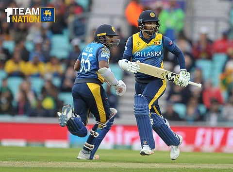 വിജയത്തിനായി ശ്രീലങ്ക പൊരുതുന്നു; കരുണരത്‌നെയ്ക്കും കുശാല്‍ പെരേരെയ്ക്കും അര്‍ധ സെഞ്ച്വറി