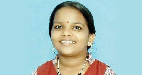 തൃശൂരിൽ ആറാം ക്ലാസ് വിദ്യാർത്ഥിനി കുളിമുറിയിൽ തൂങ്ങിമരിച്ച നിലയിൽ; ദുരൂഹത