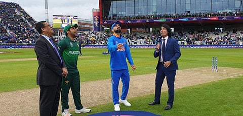 ഇന്ത്യയെ ബാറ്റിങ്ങിനയച്ച് പാകിസ്ഥാന്‍; ധവാന് പകരം വിജയ് ശങ്കര്‍ ടീമില്‍