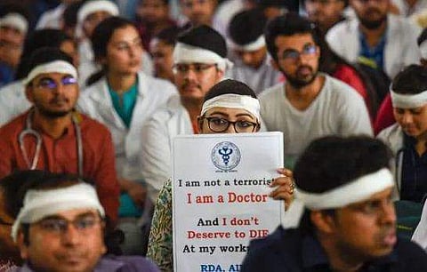 രാജ്യത്തെ ഡോക്ടർമാർ 24 മണിക്കൂർ പണിമുടക്കിൽ ; സംസ്ഥാനത്തും ആശുപത്രികൾ സ്തംഭിക്കും