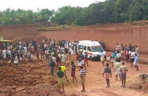 കോഴിക്കോട്ട് ചെങ്കല്‍ ക്വാറിയില്‍ മണ്ണിടിഞ്ഞു വീണ് രണ്ടു പേര്‍ മരിച്ചു