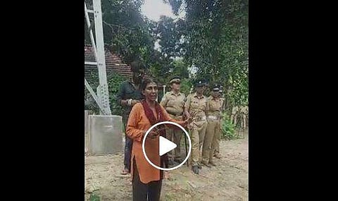 'അയാളുടെ മറുപടിക്കായാണ് ഇത്രയും ദിവസം കാത്തിരുന്നത്'; ശാന്തിവനത്തിലെ ശിഖരങ്ങള്‍ വെട്ടിമാറ്റി കെഎസ്ഇബി ; മുടി മുറിച്ച് മുഖ്യമന്ത്രിക്ക് നല്‍കി മീന (വീഡിയോ)