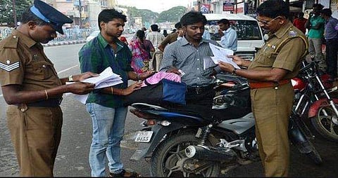 ഗതാഗത നിയമലംഘനങ്ങള്‍ക്കുള്ള ശിക്ഷ കര്‍ശനമാക്കുന്നു ; പിഴയും ശിക്ഷയും സംബന്ധിച്ച പുതിയ പട്ടികയുമായി പൊലീസ്