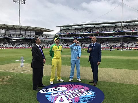 ക്ലാസിക്ക് പോരാട്ടം; ടോസ് ഇം​ഗ്ലണ്ടിന്; ആദ്യം ബൗൾ ചെയ്യും; സാംപയ്ക്ക് പകരം ലിയോൺ ഓസീസ് ടീമിൽ