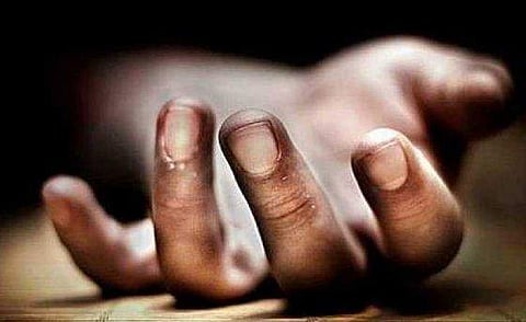 മകള്‍ ലൈംഗികപീഡനത്തിനിരയായി, മാനസിക സമ്മര്‍ദ്ദം താങ്ങാനാകാതെ പിതാവ് ഇലക്ട്രിക് പോസ്റ്റില്‍ തൂങ്ങിമരിച്ചു