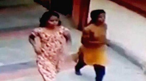 വനിത തടവുകാരുടെ ജയില്‍ ചാട്ടം; ജയില്‍ സൂപ്രണ്ടിന് സസ്‌പെന്‍ഷന്‍, രണ്ട് താല്‍ക്കാലിക വാര്‍ഡന്‍മാരെ പിരിച്ചുവിട്ടു